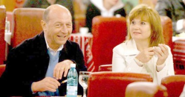 Preşedintele Băsescu şi soţia petrec Paştele la Neptun
